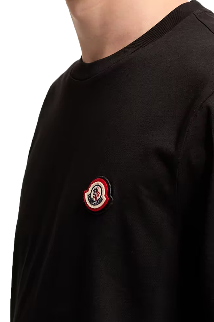 טי שירט מונקלר moncler שחור דגם Logo Cotton Jersey כותנת ג'רזי פאץ בחזה רגולר פיט