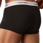 מארז שלישיית תחתוני בוקסר קלווין קליין calvin klein שחור לבן דגם Low Rise Trunks Icon Cotton Stretch פס מותן לוגו