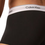 מארז שלישיית תחתוני בוקסר קלווין קליין calvin klein שחור לבן דגם Low Rise Trunks Icon Cotton Stretch פס מותן לוגו