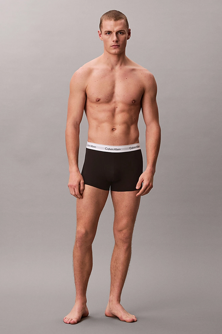 מארז שלישיית תחתוני בוקסר קלווין קליין calvin klein שחור/אפור/לבן דגם Trunks Icon Cotton Stretch פס מותן לוגו