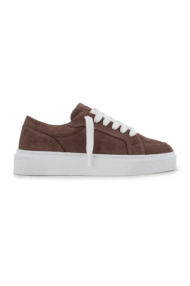 סניקרס קוטור קלאב The Couture Club חום זמש איטלקי דגם Axis Sneaker פאנלים שתי זוגות שרוכים סוליה עבה