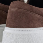 סניקרס קוטור קלאב The Couture Club חום זמש איטלקי דגם Axis Sneaker פאנלים שתי זוגות שרוכים סוליה עבה