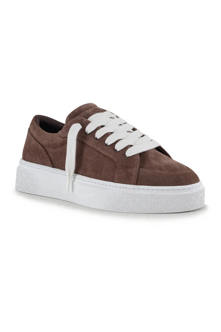 סניקרס קוטור קלאב The Couture Club חום זמש איטלקי דגם Axis Sneaker פאנלים שתי זוגות שרוכים סוליה עבה