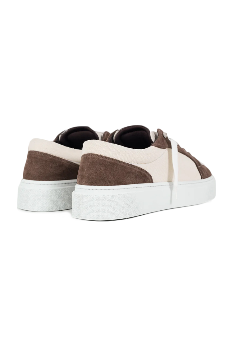 סניקרס קוטור קלאב The Couture Club חום/קרם זמש איטלקי דגם Axis Sneaker פאנלים שתי זוגות שרוכים סוליה עבה