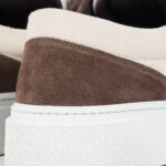 סניקרס קוטור קלאב The Couture Club חום/קרם זמש איטלקי דגם Axis Sneaker פאנלים שתי זוגות שרוכים סוליה עבה