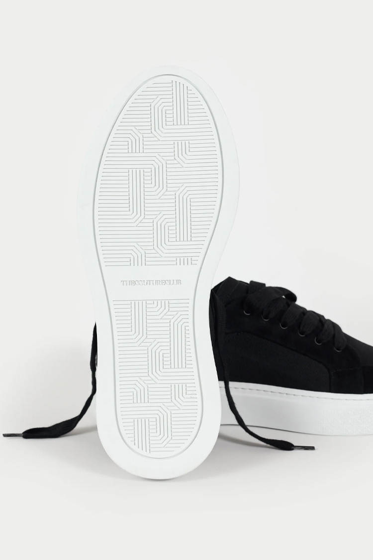 סניקרס קוטור קלאב The Couture Club שחור זמש איטלקי דגם Axis Sneaker פאנלים שתי זוגות שרוכים סוליה עבה