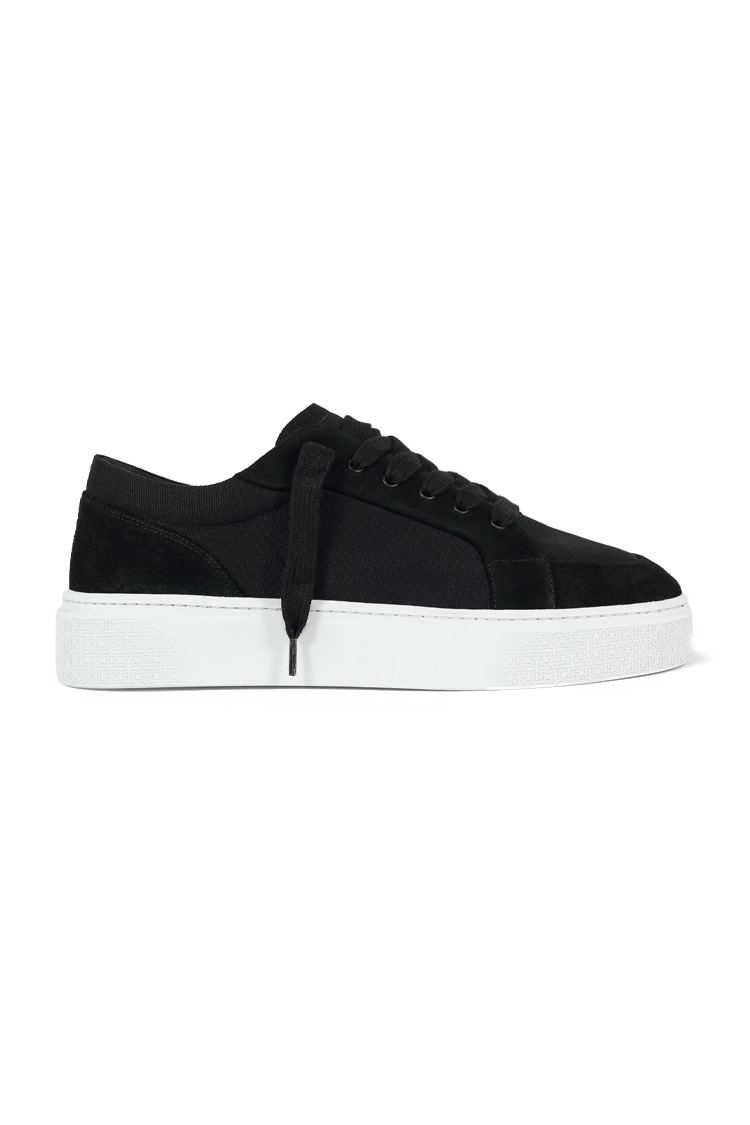 סניקרס קוטור קלאב The Couture Club שחור זמש איטלקי דגם Axis Sneaker פאנלים שתי זוגות שרוכים סוליה עבה