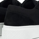 סניקרס קוטור קלאב The Couture Club שחור זמש איטלקי דגם Axis Sneaker פאנלים שתי זוגות שרוכים סוליה עבה