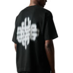 טי שירט קוטור קלאב The Couture Club שחור כותנה דגם Motion Blurred Emblem הדפס טשטוש תנועתי בחזה ובגב