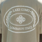 טי שירט קוטור קלאב The Couture Club אפור כותנה דגם Lake Como Oval הדפס אגם קומו בחזה ובגב