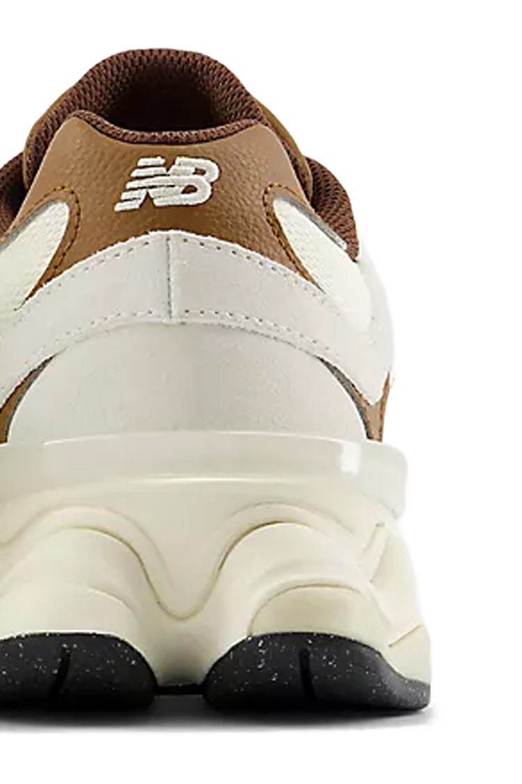 סניקרס ניו באלאנס NEW BALANCE לבן שמנת/חום רשת דגם U90602FD סדרת 9060 סוליית צ’אנקי