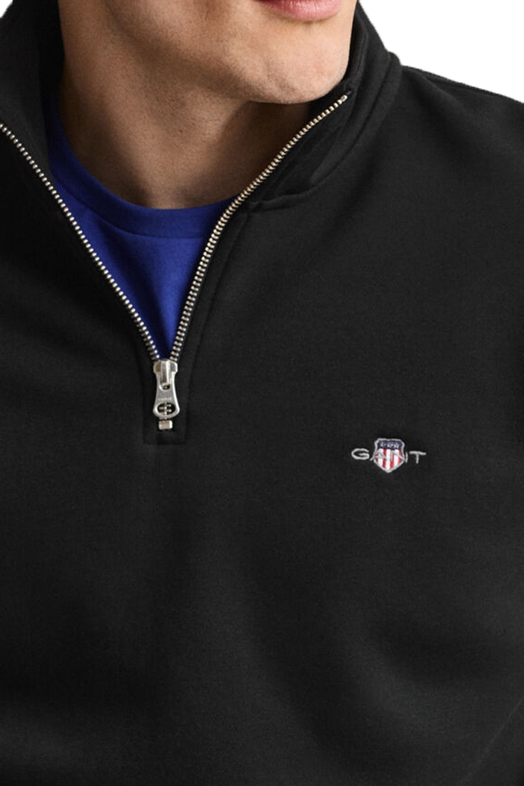 סווטשירט גאנט gant שחור דגם Shield Half-Zip Sweatshirt תשלובת כותנה חצי רוכסן רקמה שילד
