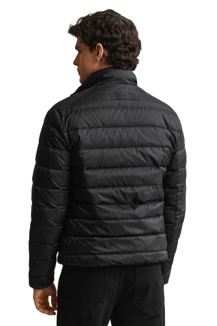 מעיל פוך גאנט gant שחור דגם Light Down Jacket פוליאסטר דוחה רוח מים פלומת פוך 650 fill power גזרה רגילה רקמה חזה פאץ עורף