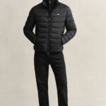 מעיל פוך גאנט gant שחור דגם Light Down Jacket פוליאסטר דוחה רוח מים פלומת פוך 650 fill power גזרה רגילה רקמה חזה פאץ עורף