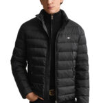 מעיל פוך גאנט gant שחור דגם Light Down Jacket פוליאסטר דוחה רוח מים פלומת פוך 650 fill power גזרה רגילה רקמה חזה פאץ עורף