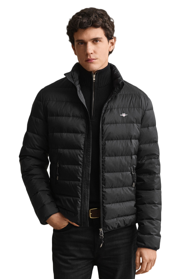 מעיל פוך גאנט gant שחור דגם Light Down Jacket פוליאסטר דוחה רוח מים פלומת פוך 650 fill power גזרה רגילה רקמה חזה פאץ עורף