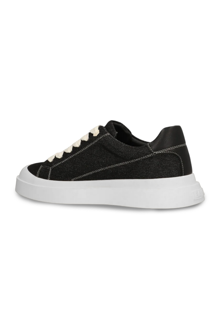 סניקרס באולר balr ג’ינס שחור דגם Jeans B גזרת MID בד ג’ינס בטנת עור סוליית גומי עבה תפרים בולטים פאץ עור עקב