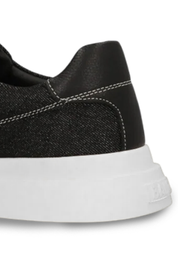 סניקרס באולר balr ג'ינס שחור דגם Jeans B גזרת MID בד ג'ינס בטנת עור סוליית גומי עבה תפרים בולטים פאץ עור עקב