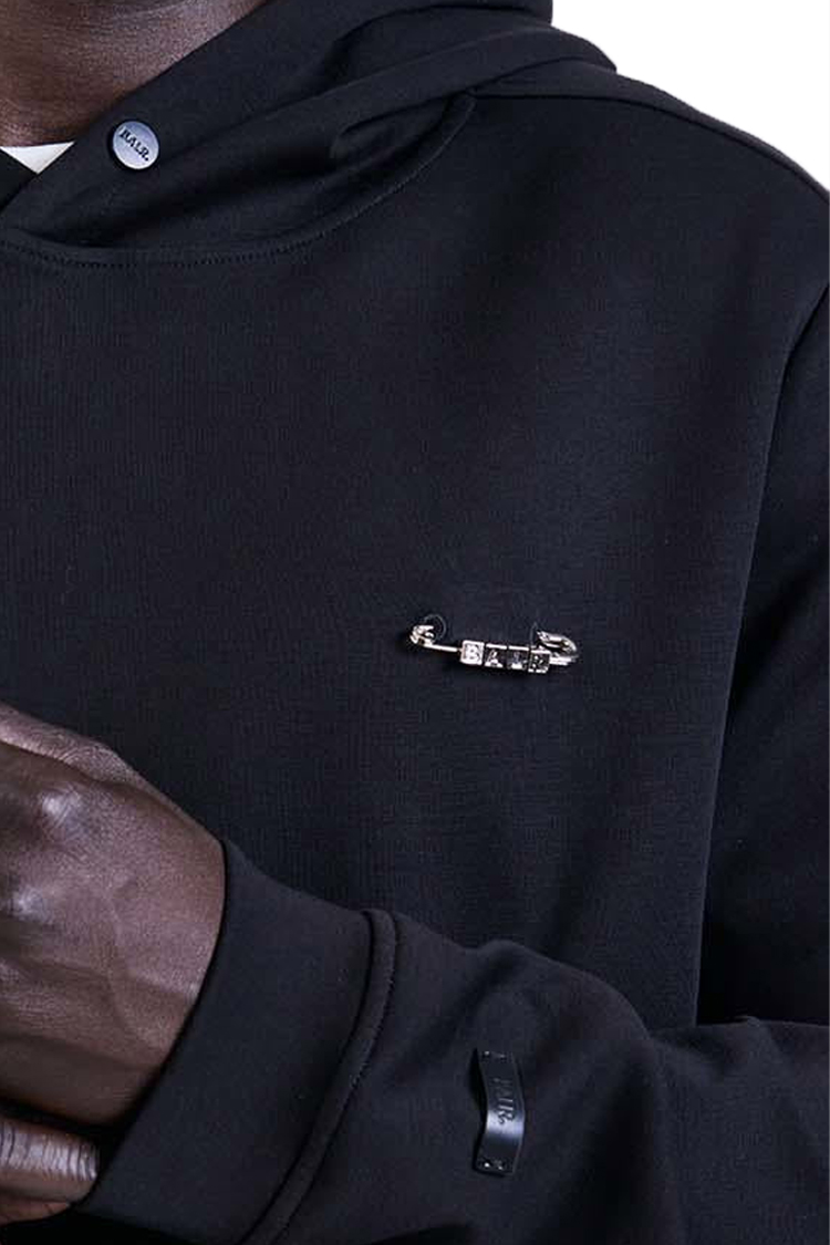 קפוצ’ון באולר balr שחור דגם Pin Logo Hoodie תשלובת כותנה רילקסד פיט קוביות מטאליות סיכת ביטחון תיק תק כיסי קנגורו