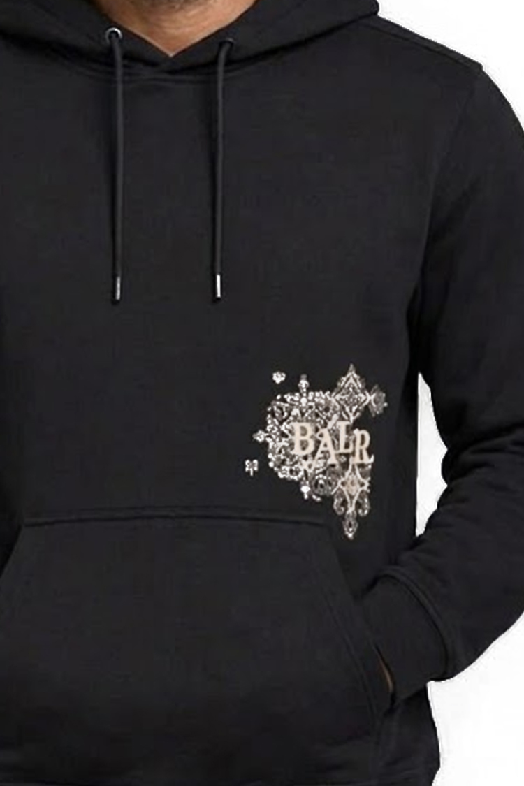 קפוצ’ון באלר balr שחור דגם geometric b תשלובת כותנה רילקסד פיט תבנית גיאומטרית רקומה מותן פאץ’ גב