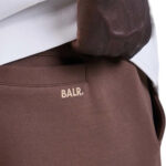 מכנס טרנינג באולר balr חום דגם Mid Logo Sweatpants תשלובת כותנה רילקסד פיט כיסי צד רקמה שרוול כיס אחורי