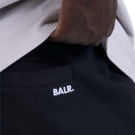 מכנס טרנינג באולר balr שחור דגם Mid Logo Sweatpants תשלובת כותנה רילקסד פיט כיסי צד רקמה שרוול כיס אחורי