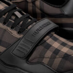 סניקרס ברברי burberry חום משובץ דגם New Regis גזרת MID צ’אנקי כותנה משבצות עור רצועה קדמית לוגו עקב