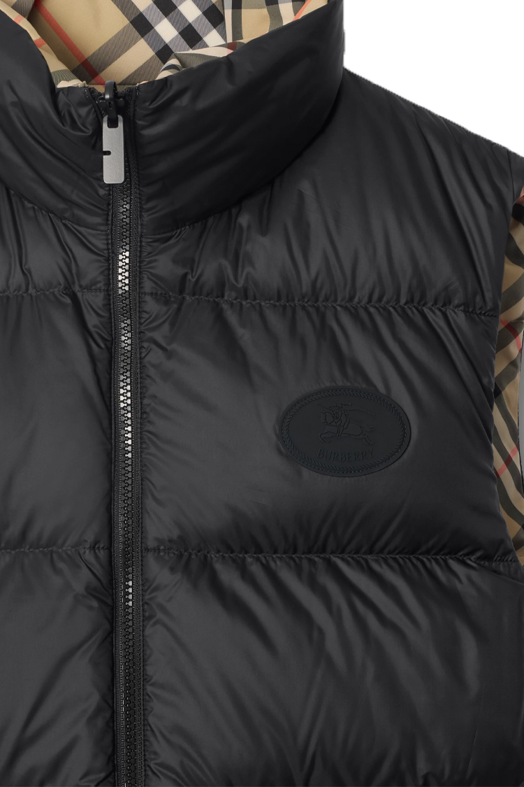 ווסט מרופד ברברי burberry שחור בז’ דגם Reversible Check Puffer Gile הפיך פוך נוצות פלומה משבצות גזרה קלאסית