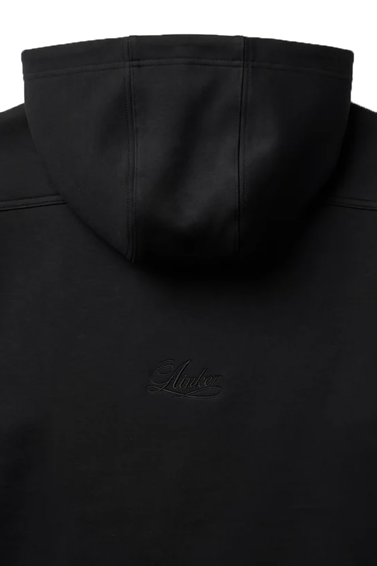 קפוצ'ון איינקר ainker שחור דגם 1069 black hoodie אריגת interlock צפופה גזרה רגילה רקמות לוגו חזה גב טבעות מטאליות שרוך