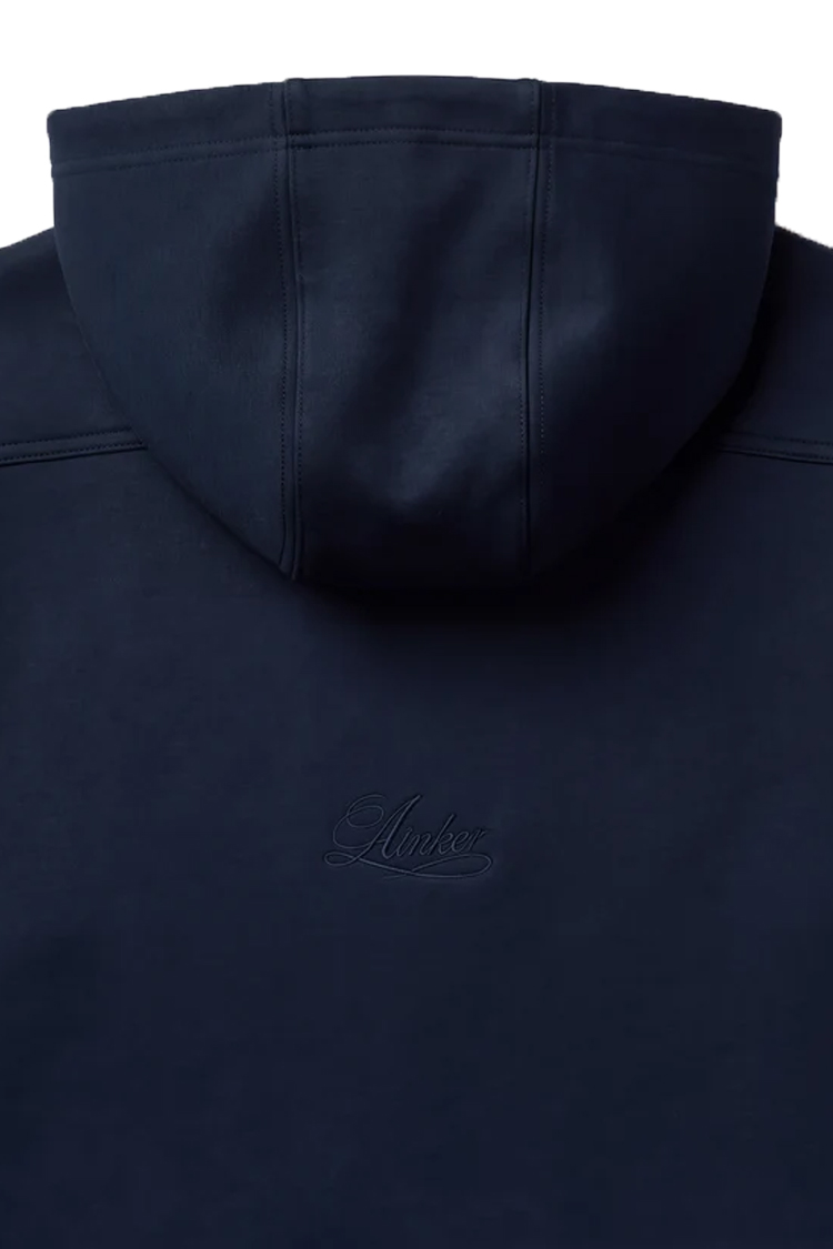 קפוצ'ון איינקר ainker כחול דגם 1069 black hoodie אריגת interlock צפופה גזרה רגילה רקמות לוגו חזה גב טבעות מטאליות שרוך