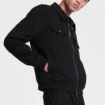 ז’קט אינקר ainker שחור דגם 1066 black jacket תשלובת כותנה גזרה רגילה רוכסן צווארון פתוח כיסי חזה תיק תק לוגו עורף lart a obtenir