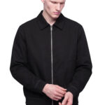 ז’קט איינקר ainker שחור דגם 1060 black jacket כותנה אריגת twill גזרה נינוחה רוכסן צווארון מחודד תפרים בעבודת יד לוגו עורף lart a obtenir