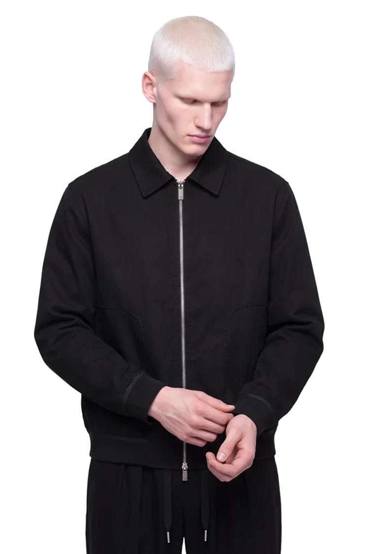 ז'קט איינקר ainker שחור דגם 1060 black jacket כותנה אריגת twill גזרה נינוחה רוכסן צווארון מחודד תפרים בעבודת יד לוגו עורף lart a obtenir