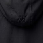 ז’קט קפוצ’ון איינקר ainker שחור דגם 1134 black jacket בד טכני ארוג קל משקל חוסם רוח גזרה נינוחה רקמה כובע