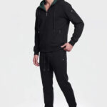 מכנס ג’וגר איינקר ainker שחור דגם 1051 black pant אריגת interlock צפופה גזרה רגילה שרוולים צרים כיסים נסתרים רוכסן סמל מתכתי ריב