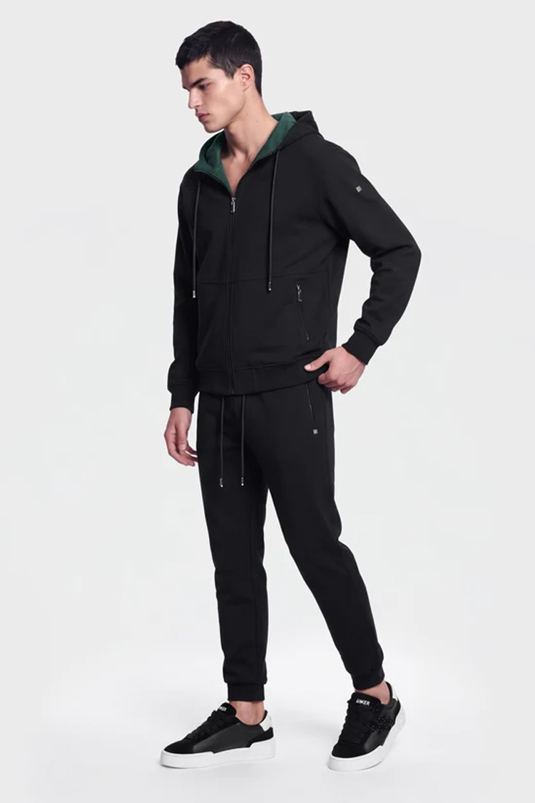 מכנס ג’וגר איינקר ainker שחור דגם 1051 black pant אריגת interlock צפופה גזרה רגילה שרוולים צרים כיסים נסתרים רוכסן סמל מתכתי ריב