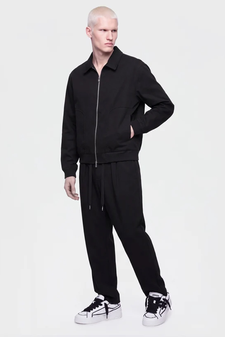 מכנס ג’וגר איינקר ainker שחור דגם 1060 pant כותנה אריגת twill גזרה נינוחה רקמה מותן לוגו lart a obtenir כיס אחורי
