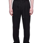 מכנס ג’וגר איינקר ainker שחור דגם 1060 pant כותנה אריגת twill גזרה נינוחה רקמה מותן לוגו lart a obtenir כיס אחורי