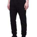 מכנס טרנינג אינקר ainker שחור דגם 1069 navy pant אריגת interlock צפופה צללית מחודדת רקמת לוגו צד תחתית שרוול