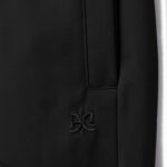 מכנס ג’וגר אינקר ainker שחור דגם 1134 black pant בד טכני גימור מט גזרה צמודה tapered רוכסנים הרחבה קרסול רקמה כיס