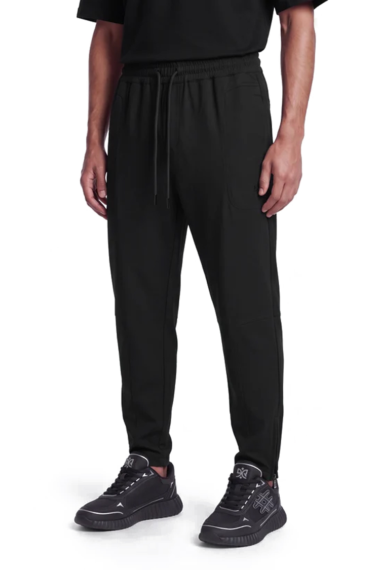 מכנס ג'וגר אינקר ainker שחור דגם 1134 black pant בד טכני גימור מט גזרה צמודה tapered רוכסנים הרחבה קרסול רקמה כיס