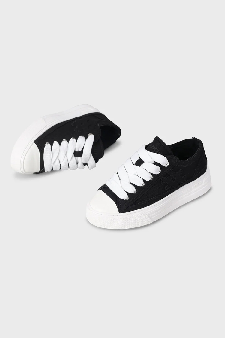 סניקרס איינקר ainker שחור לבן דגם West Coast Canvas Black גזרת מיד עור קנבס גימור פרום לוגו סולמית hashtag