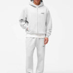 מכנס טרנינג רפרזנט represent אפור בהיר דגם Owners Club Sweatpant כותנה כבדה רילקסד פיט הדפס לוגו שרוול