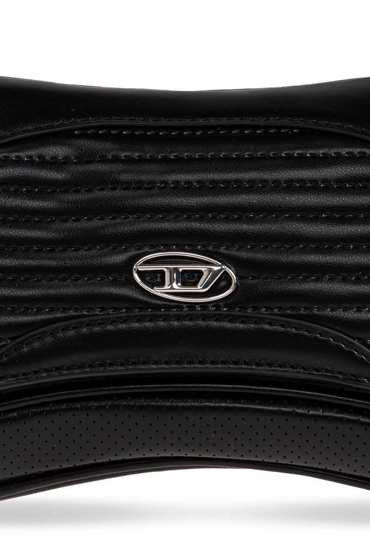 תיק צד דיזל diesel שחור דגם play clutch גימור מבריק צורה ייחודית רצועת נשיאה מתכווננת קלאץ